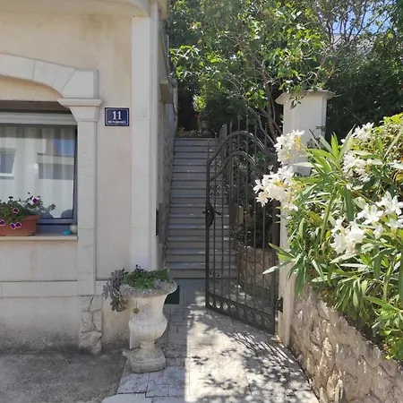 Caroline Τρογκίρ