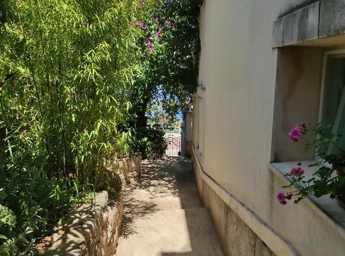 Διαμέρισμα Caroline Τρογκίρ